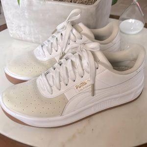 PUMA Sneakers